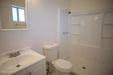 Bath - 345 E Delta Rd, Tucson, AZ 85706 photo 2 of 3