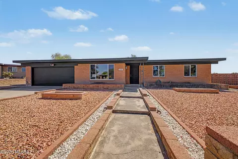 7652 E Logan Pl, Tucson, AZ 85730