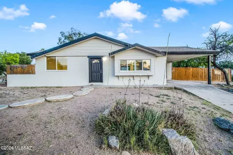 8202 E Kenyon Dr, Tucson, AZ 85710