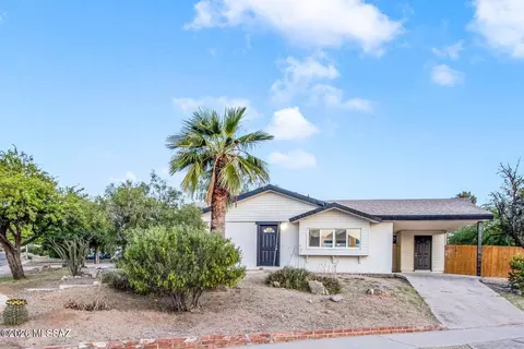 Exterior - 8202 E Kenyon Dr, Tucson, AZ 85710 photo 2 of 3