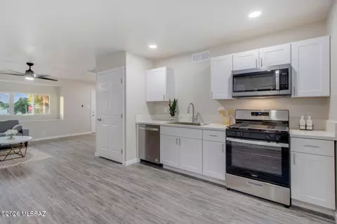 Kitchen - 8202 E Kenyon Dr, Tucson, AZ 85710 photo 2 of 2