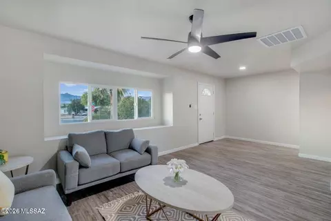 Living - 8202 E Kenyon Dr, Tucson, AZ 85710 photo 3 of 4