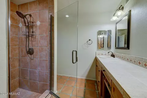 Bath - 6036 E Paseo Cimarron, Tucson, AZ 85750 photo 2 of 8