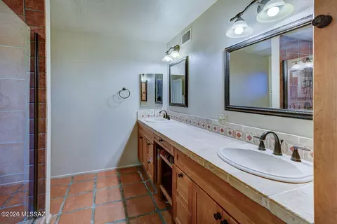 Bath - 6036 E Paseo Cimarron, Tucson, AZ 85750 photo 3 of 8