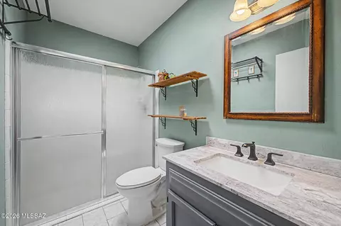 Bath - 660 E River Rd #H, Tucson, AZ 85704 photo 1 of 2