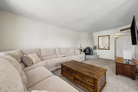 Living - 660 E River Rd #H, Tucson, AZ 85704 photo 2 of 4