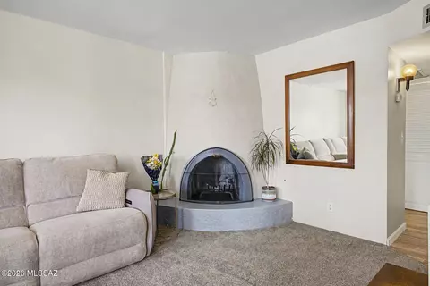 Living - 660 E River Rd #H, Tucson, AZ 85704 photo 3 of 4