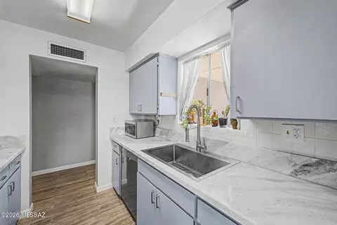 Kitchen - 660 E River Rd #H, Tucson, AZ 85704 photo 5 of 6