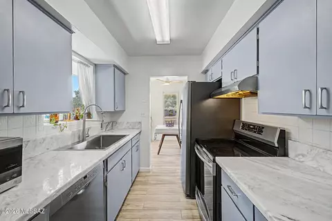 Kitchen - 660 E River Rd #H, Tucson, AZ 85704 photo 2 of 6