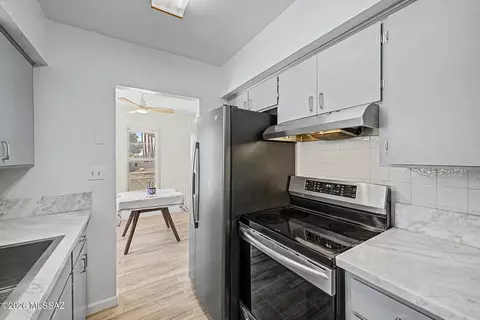 Kitchen - 660 E River Rd #H, Tucson, AZ 85704 photo 3 of 6