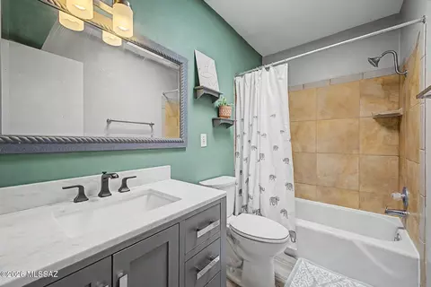 Bath - 660 E River Rd #H, Tucson, AZ 85704 photo 2 of 2