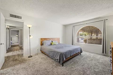 Bedroom - 660 E River Rd #H, Tucson, AZ 85704 photo 1 of 7