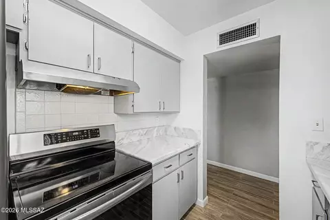 Kitchen - 660 E River Rd #H, Tucson, AZ 85704 photo 6 of 6