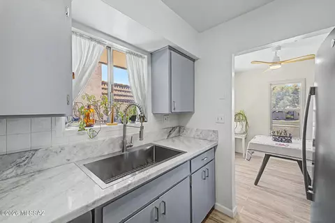 Kitchen - 660 E River Rd #H, Tucson, AZ 85704 photo 1 of 6