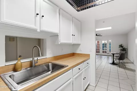 2852 W Sheryl Dr, Tucson, AZ 85713