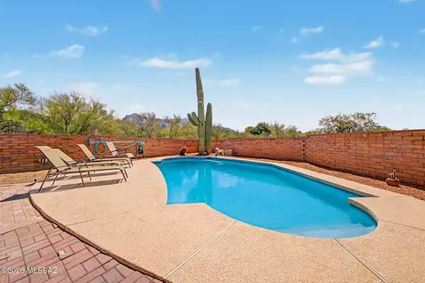 1341 W Chapala Ct, Tucson, AZ 85704