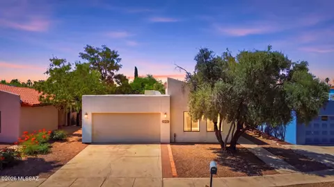 9126 E Calle Maria, Tucson, AZ 85710