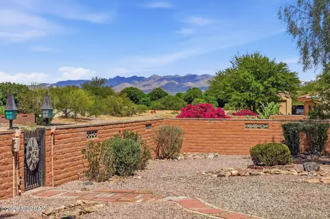 143 E Santa Chalice Dr, Green Valley, AZ 85614