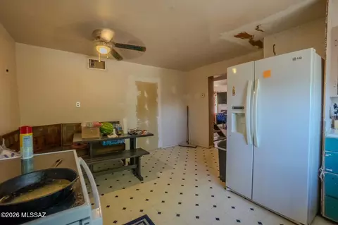 Kitchen - 406 S Arizona Ave, Willcox, AZ 85643 photo 2 of 2