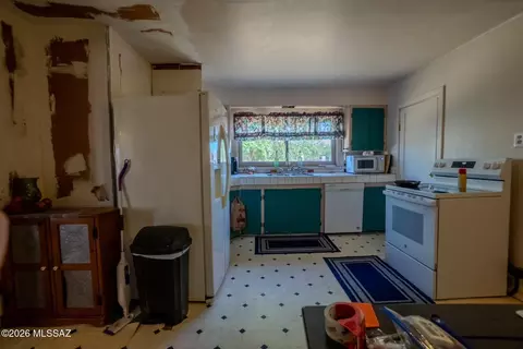 Kitchen - 406 S Arizona Ave, Willcox, AZ 85643 photo 1 of 2