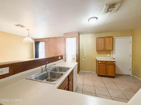 Kitchen - 5779 S Manta Ray Rd, Tucson, AZ 85706 photo 2 of 2