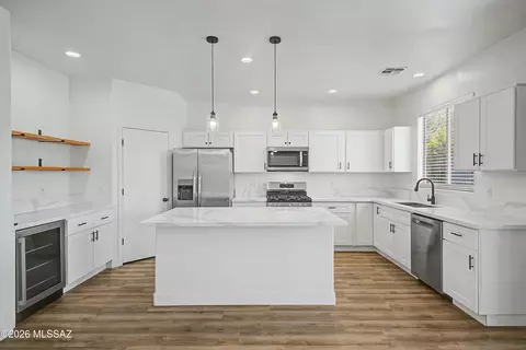 Kitchen - 12807 E Hannah Trl, Vail, AZ 85641 photo 2 of 3
