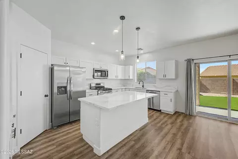 Kitchen - 12807 E Hannah Trl, Vail, AZ 85641 photo 3 of 3