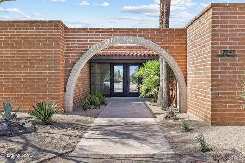 7541 E Calle Brisas, Tucson, AZ 85750
