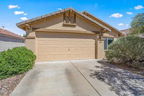9026 N School Hill Dr, Tucson, AZ 85743