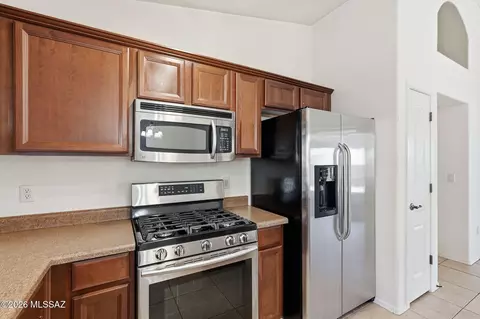 Kitchen - 60948 E Cantle Ct, Tucson, AZ 85739 photo 4 of 7