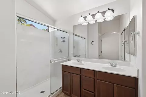 Bath - 60948 E Cantle Ct, Tucson, AZ 85739 photo 2 of 2
