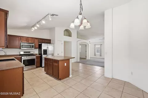 Kitchen - 60948 E Cantle Ct, Tucson, AZ 85739 photo 7 of 7