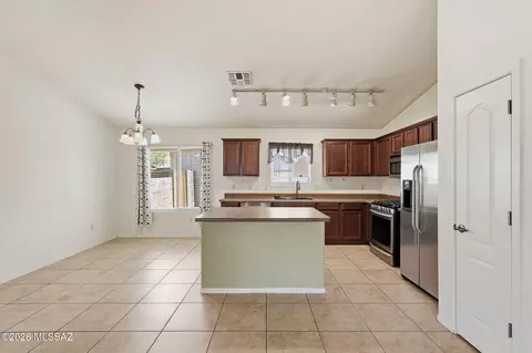 Kitchen - 60948 E Cantle Ct, Tucson, AZ 85739 photo 1 of 7