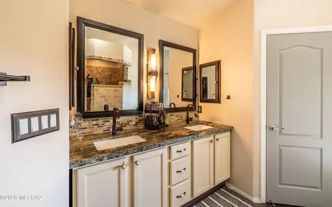 Bath - 10260 E Buffaloberry Loop, Tucson, AZ 85748 photo 5 of 7