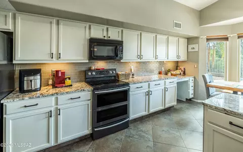 Kitchen - 10260 E Buffaloberry Loop, Tucson, AZ 85748 photo 1 of 5