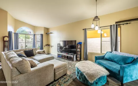 Living - 10260 E Buffaloberry Loop, Tucson, AZ 85748 photo 3 of 3