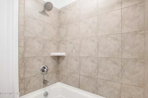 Bath - 12851 E Pantano View Dr, Vail, AZ 85641 photo 3 of 6