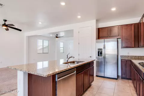 Kitchen - 12851 E Pantano View Dr, Vail, AZ 85641 photo 4 of 6