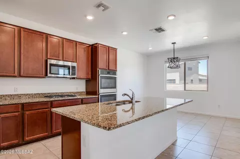 Kitchen - 12851 E Pantano View Dr, Vail, AZ 85641 photo 5 of 6