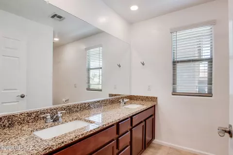 Bath - 12851 E Pantano View Dr, Vail, AZ 85641 photo 2 of 6