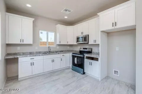 Kitchen - 360 E Aircraft Rd, Tucson, AZ 85706 photo 3 of 4