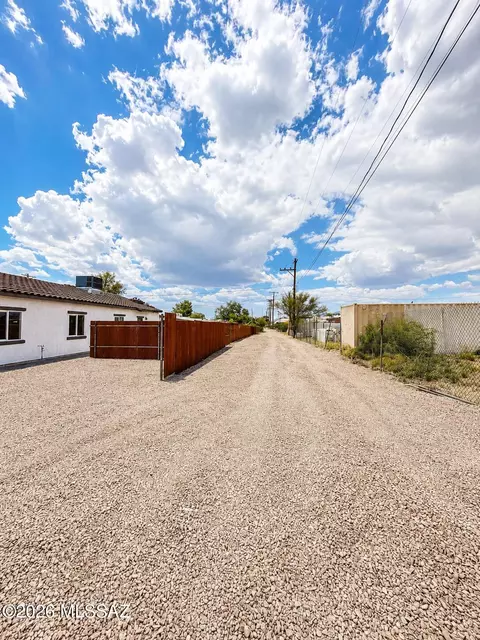 Exterior - 360 E Aircraft Rd, Tucson, AZ 85706 photo 2 of 3