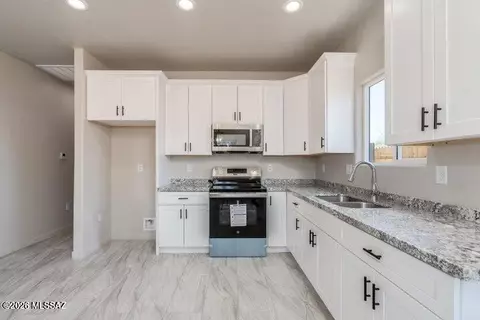 Kitchen - 360 E Aircraft Rd, Tucson, AZ 85706 photo 4 of 4