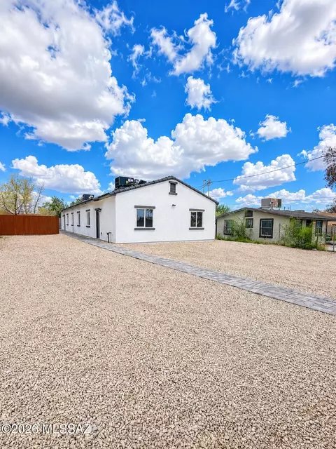 360 E Aircraft Rd, Tucson, AZ 85706