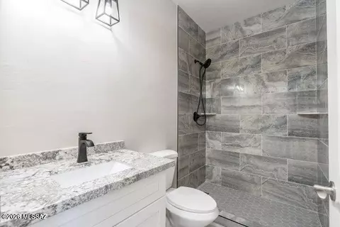 Bath - 360 E Aircraft Rd, Tucson, AZ 85706 photo 1 of 2
