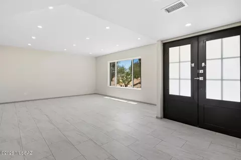 5925 N Calle Tiburon, Tucson, AZ 85704