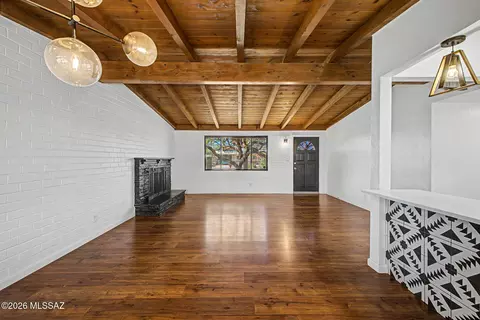 Living - 6212 Eli St, Tucson, AZ 85711 photo 3 of 5