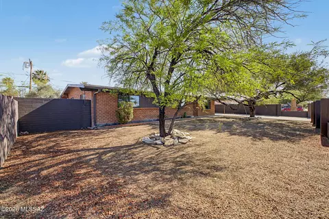 Exterior - 6212 Eli St, Tucson, AZ 85711 photo 3 of 8