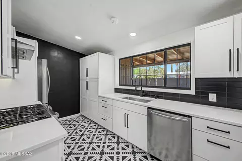 Kitchen - 6212 Eli St, Tucson, AZ 85711 photo 3 of 4