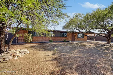 Exterior - 6212 Eli St, Tucson, AZ 85711 photo 2 of 8